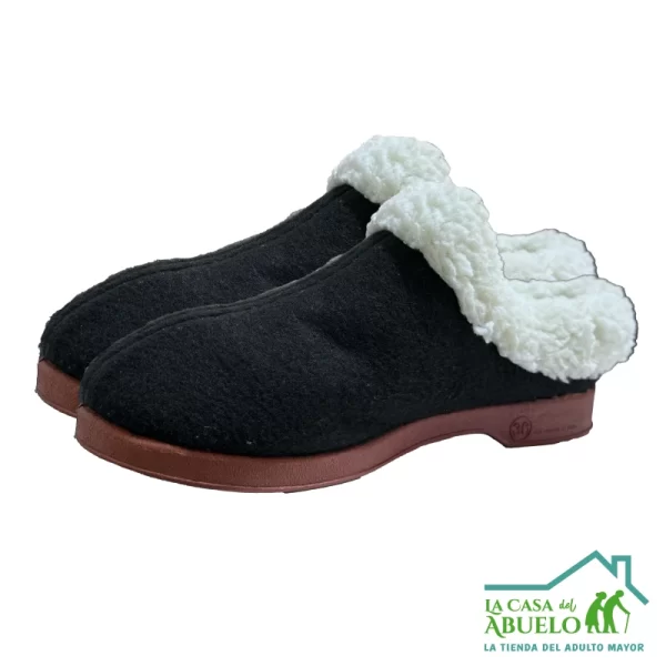 Pantuflas negras con peluche - Imagen 3