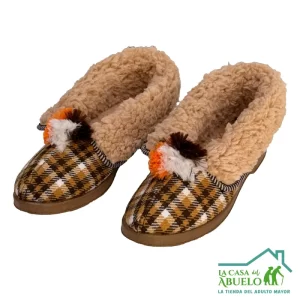 Pantuflas cuadros y forro tipo carnero